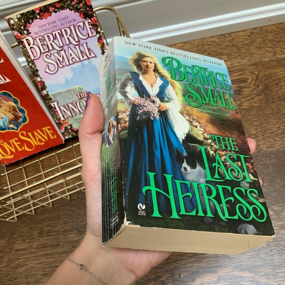 Vintage 90’S/2000’S Edition BEATRICE SMALL Soft Cover Novels X 3 LOT Books Adult - Picture 7 of 11